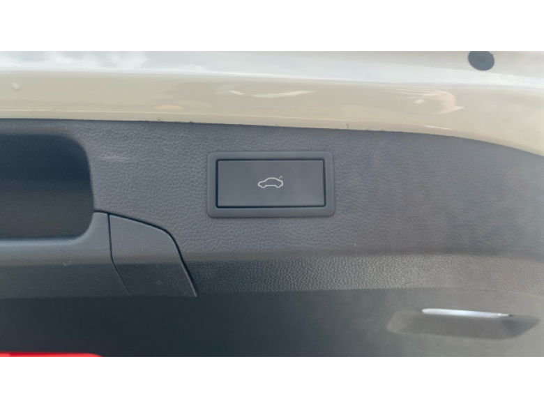 Volkswagen Passat 1.5 eTSI R-Line 5dr DSG Petrol Estate